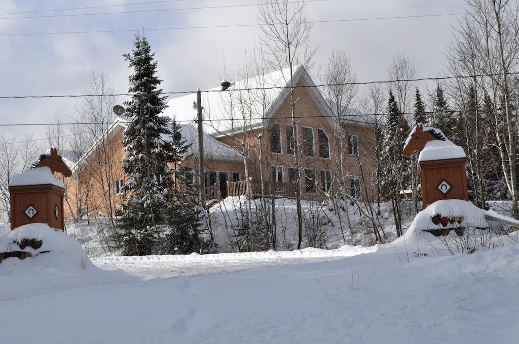 Hotel La Taniere De L'Ours Saint-Donat-de-Montcalm Exterior foto