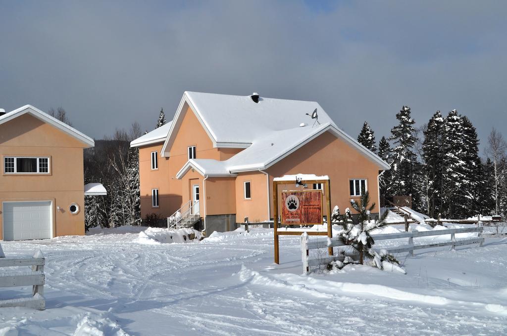 Hotel La Taniere De L'Ours Saint-Donat-de-Montcalm Exterior foto