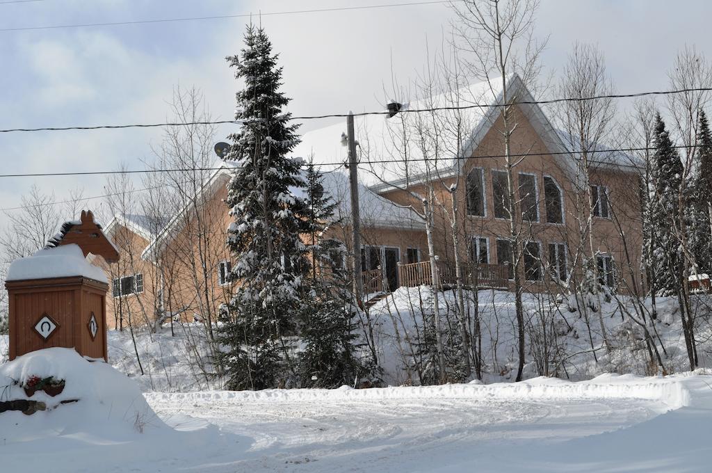 Hotel La Taniere De L'Ours Saint-Donat-de-Montcalm Exterior foto