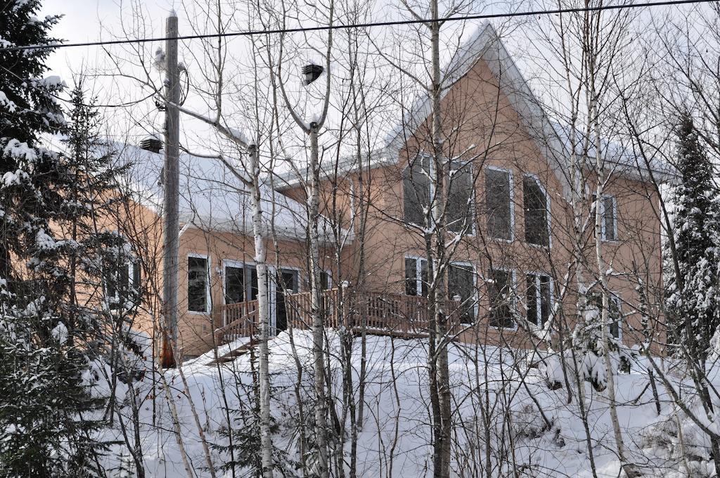 Hotel La Taniere De L'Ours Saint-Donat-de-Montcalm Exterior foto
