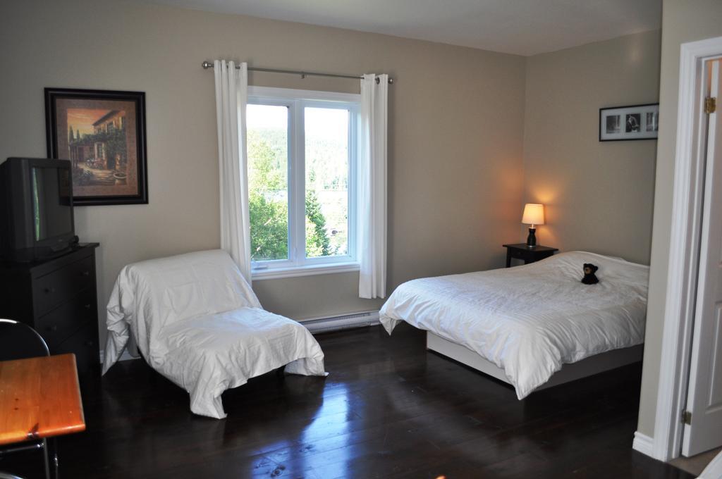 Hotel La Taniere De L'Ours Saint-Donat-de-Montcalm Zimmer foto