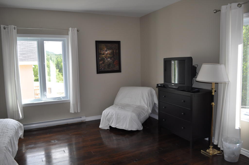 Hotel La Taniere De L'Ours Saint-Donat-de-Montcalm Zimmer foto
