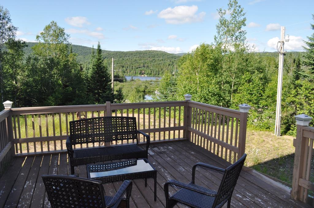 Hotel La Taniere De L'Ours Saint-Donat-de-Montcalm Exterior foto